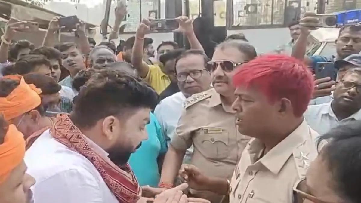 तस्वीरें वायरल हुईं तो DSP के लाल बाल बने मुद्दा, ओडिशा पुलिस ने बदलने का दिया निर्देश