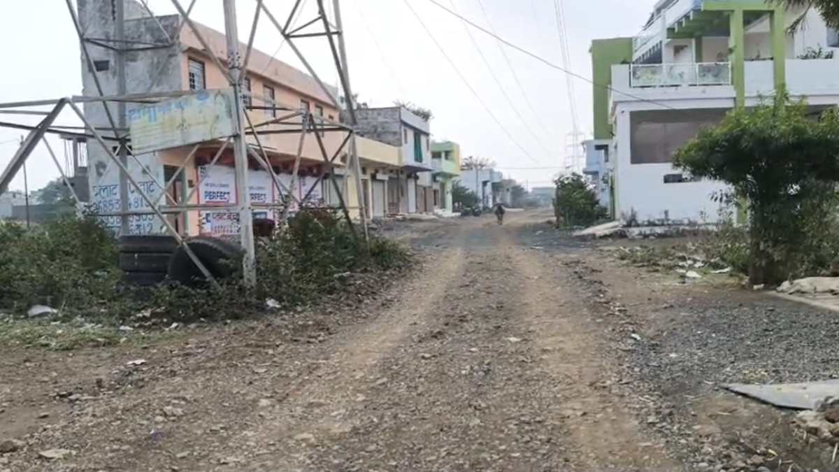 कॉलोनाइजर पर FIR की तलवारः कॉलोनी निर्माण और प्लॉट बेचने शासन से नहीं ली अनुमति, रहवासी मूलभत सुविधाओं से वंचित