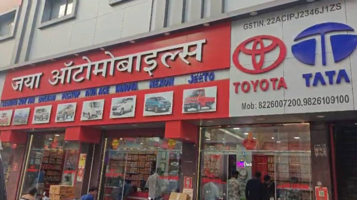 CG Crime: राजधानी के ऑटोपार्ट्स दुकान में चोरी, दीवार और छत तोड़कर लाखों का सामान उड़ा लेगए चोर…