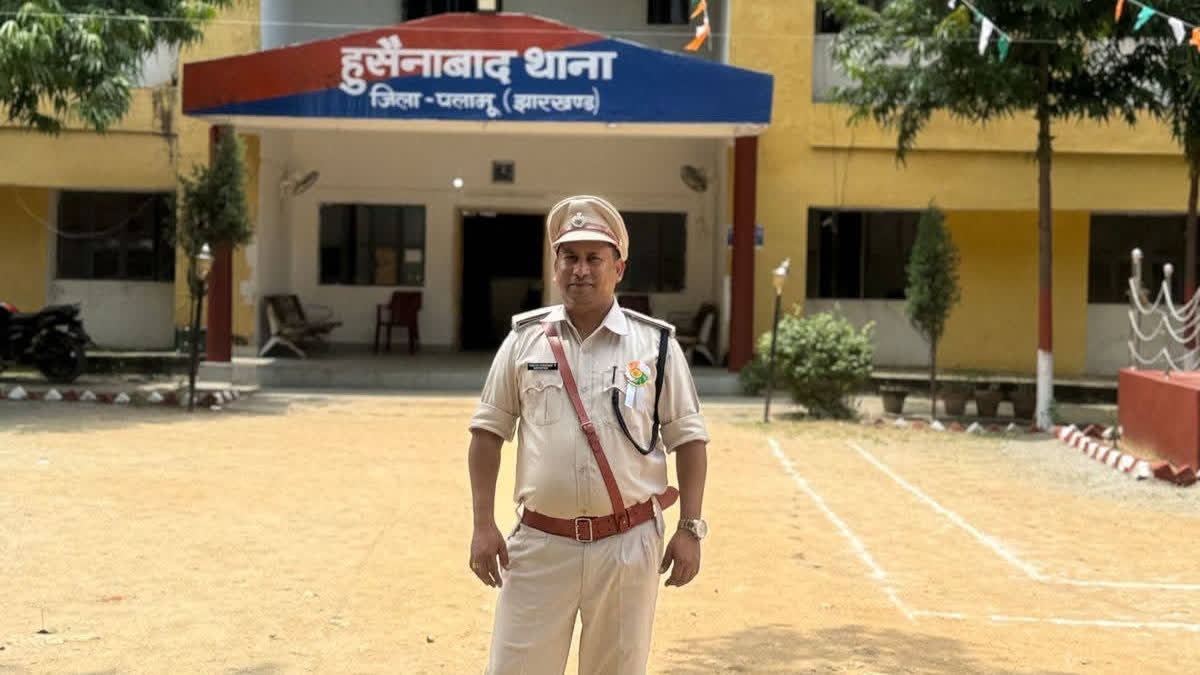 थानेदार ने थाने में सबके सामने पत्नी के साथ किया जबरदस्त डांस, वायरल हो गई REEL, अब वर्दी उतरने की आ गई नौबत!