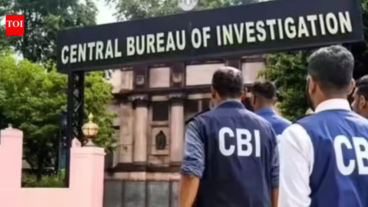 3 भगोड़े अपराधियों को CBI ने मुंबई हवाई अड्डे पर पकड़ा, मलेशिया पुलिस के हवाले किया