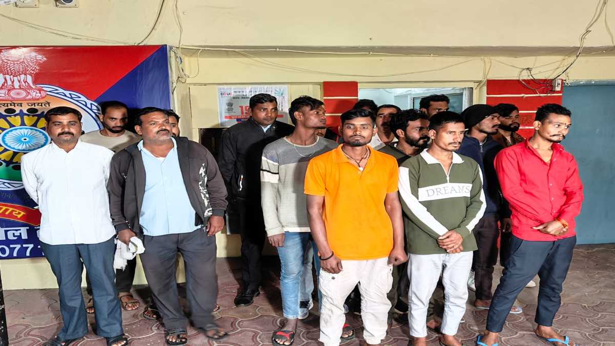 एक्टिवा चोर गिरोह का पर्दाफाश : मुख्य आरोपी सहित 21 गिरफ्तार, चोरी की 36 गाड़ियां बरामद, रवि भवन पार्किंग से खुला राज