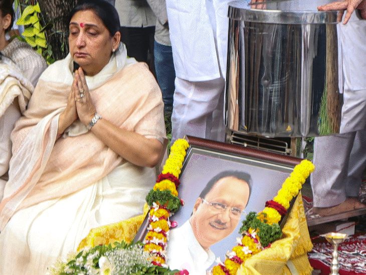 NCP विधायक दल की नेता चुनी गईं सुनेत्रा पवार… आज ही डिप्टी CM पद की लेंगी शपथ