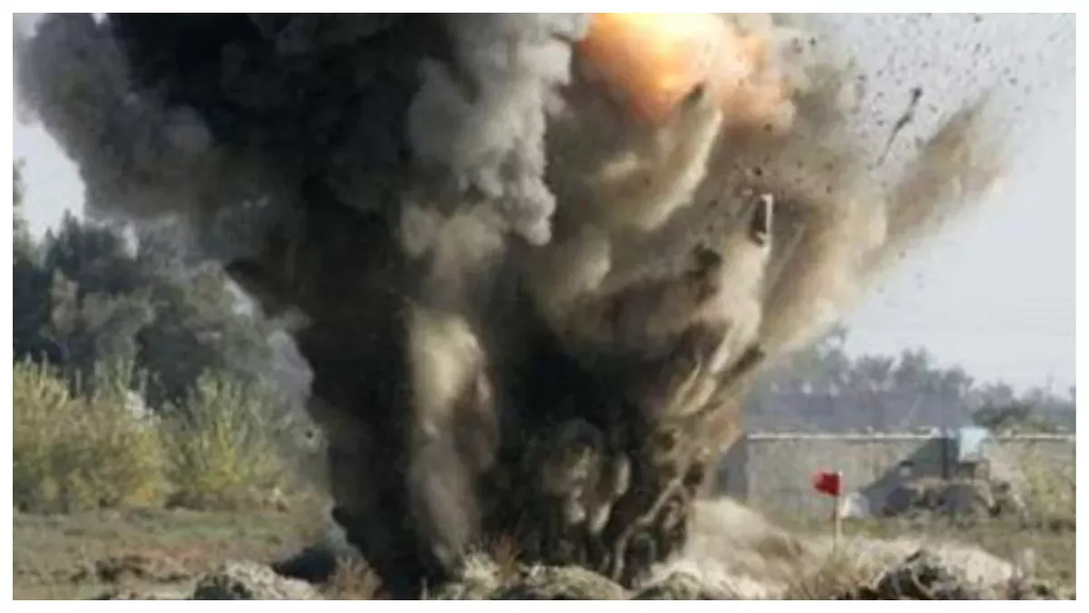 मलकानगिरी : बारूदी सुरंग विस्फोट में 11 जवान घायल