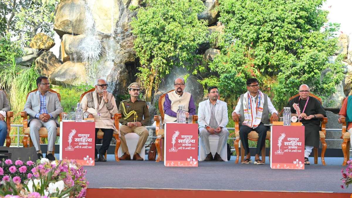 Raipur Sahitya Utsav 2026 : रायपुर साहित्य उत्सव के समापन समारोह में शामिल हुए राज्यपाल डेका, कहा- इंटरनेट की इस दुनिया में प्रिंट और साहित्य का महत्व हमेशा रहेगा