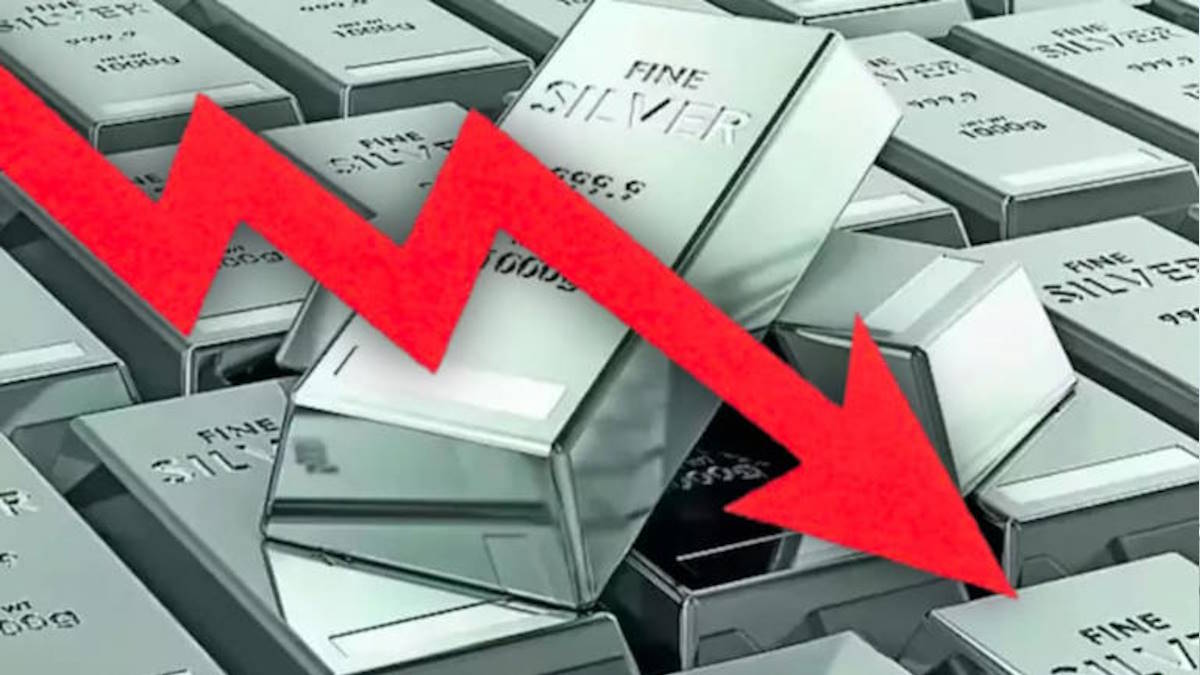चांदी एक दिन में 25 प्रतिशत गिरी, अब निवेशकों को क्या करना चाहिए?