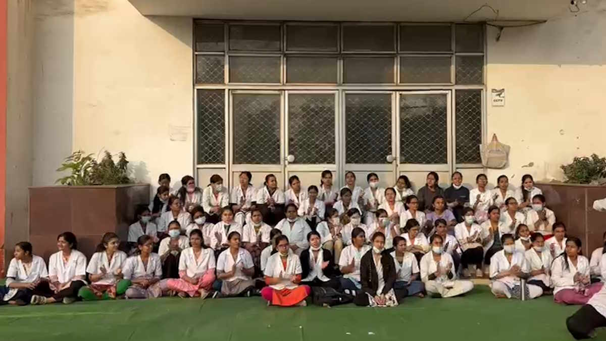 डेंटल कॉलेज के छात्र सात दिन से हड़ताल पर, चर्चा के लिए पहुंचे एडीएम-एसडीएम, गतिरोध बने रहने पर बल प्रयोग की आशंका…