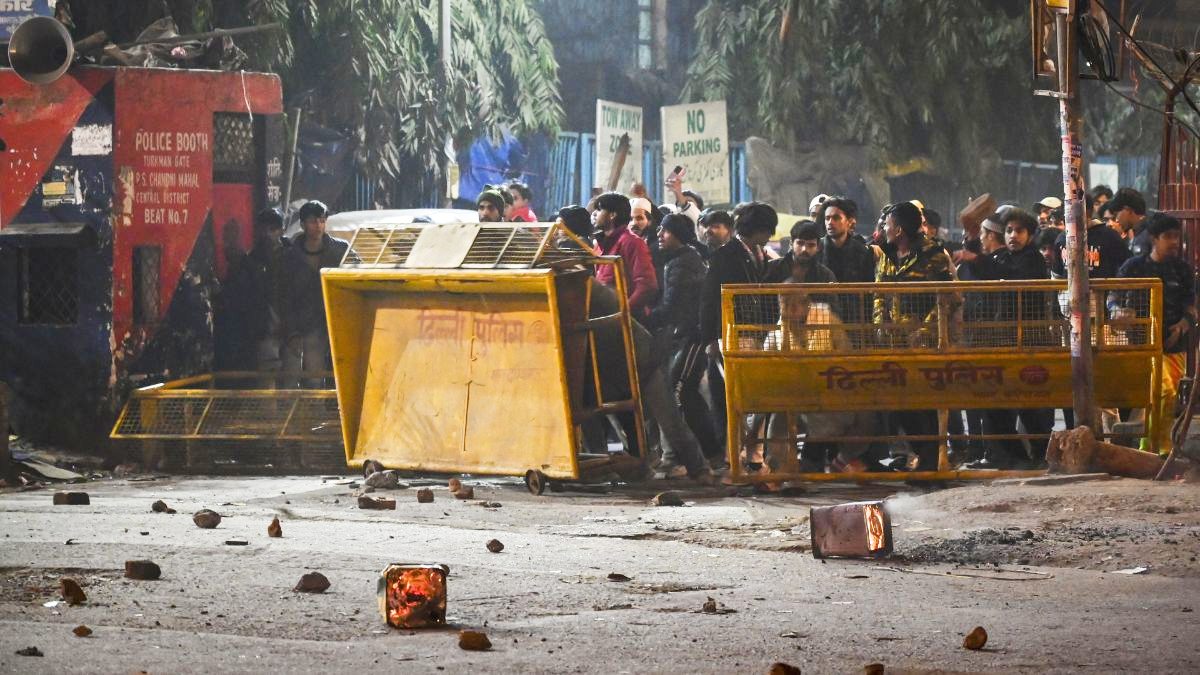 तुर्कमान गेट पथराव मामले में 12 गिरफ्तार, 13 जनवरी को होगी सुनवाई तुर्कमान गेट पथराव मामले में 12 गिरफ्तार, 13 जनवरी को होगी सुनवाई