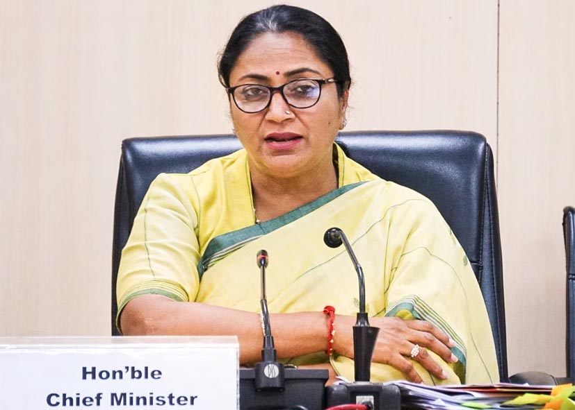 रेखा गुप्ता सरकार का ऐलान; PNG कनेक्शन धारकों को भी मिलेगी मुफ्त सिलेंडर की राशि