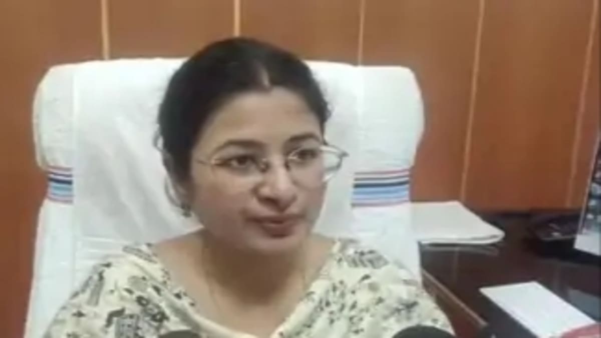 मुजफ्फरपुर में डीसीएलआर कोर्ट के कर्मचारी का रिश्वत लेते वीडियो वायरल, एसडीओ ने बैठाई जांच