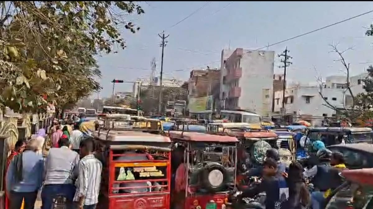 इंटर परीक्षा के दौरान सासाराम में ट्रैफिक रहा जाम, समय पर केंद्र पहुंचने को जूझे परीक्षार्थी