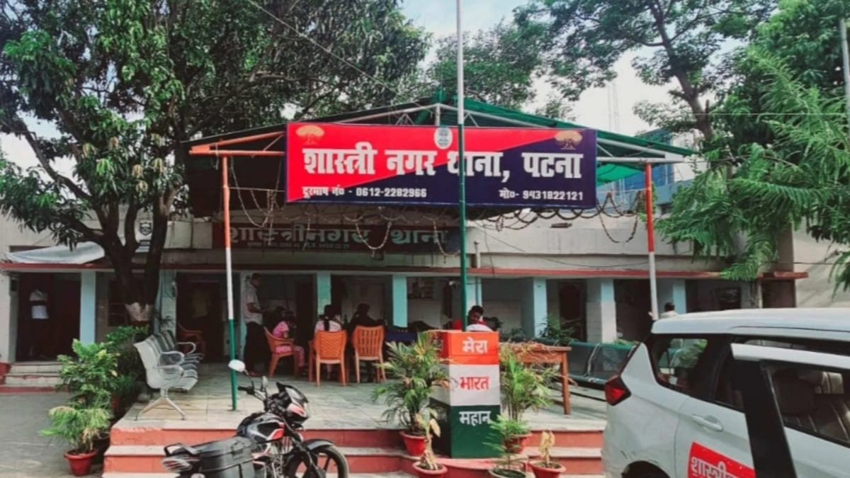 पटना में कबाड़ी दुकानदारों के विवाद में फायरिंग, युवक के हाथ में लगी गोली, तीन आरोपी गिरफ्तार