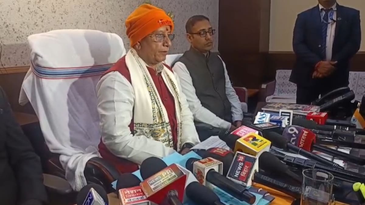 राजस्व मंत्री विजय सिन्हा का अल्टीमेटम, 9 फरवरी तक काम पर लौटें अंचलाधिकारी, नहीं तो होगी कठोर कार्रवाई