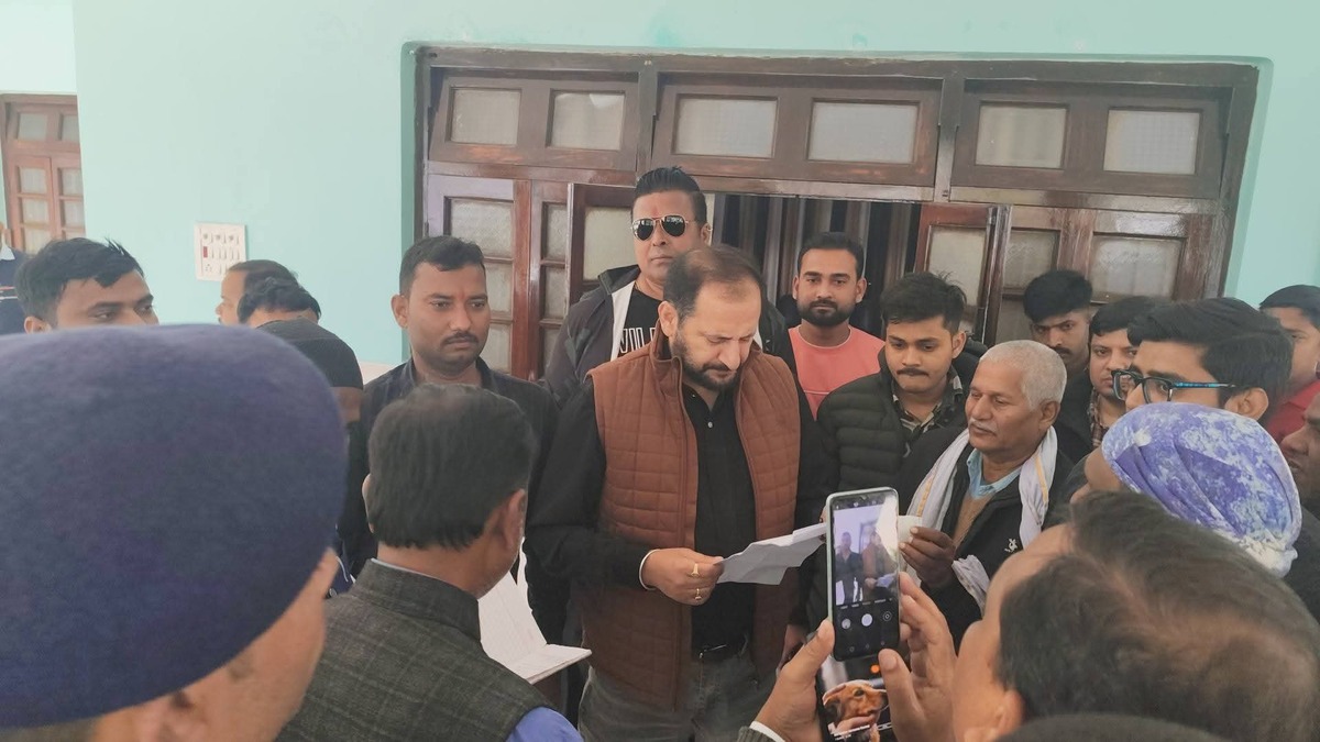 ​वीरपुर में गरजे विधायक नीरज बबलू, कहा- गलती से सांसद बन गए हैं पप्पू यादव, उन पर दर्ज हैं सैकड़ों केस