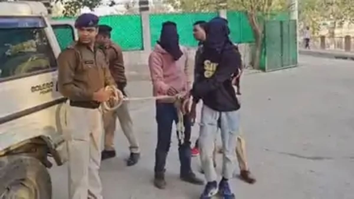 ​खाजेकलां में पुलिस की बड़ी कार्रवाई, दो अपराधियों को हथियार के साथ दबोचा, पिस्तौल और कारतूस बरामद