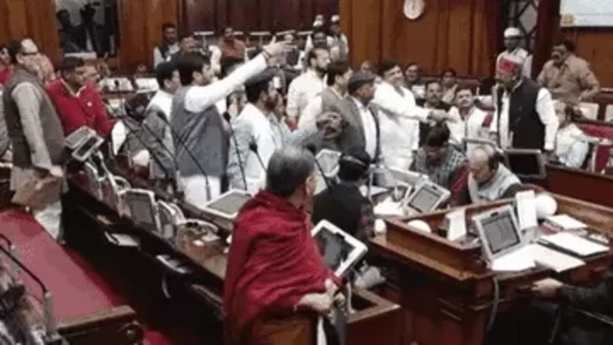 विधान परिषद में भारी हंगामा, अशोक चौधरी और सुनील सिंह के बीच तीखी झड़प, मार्शल की कार्रवाई