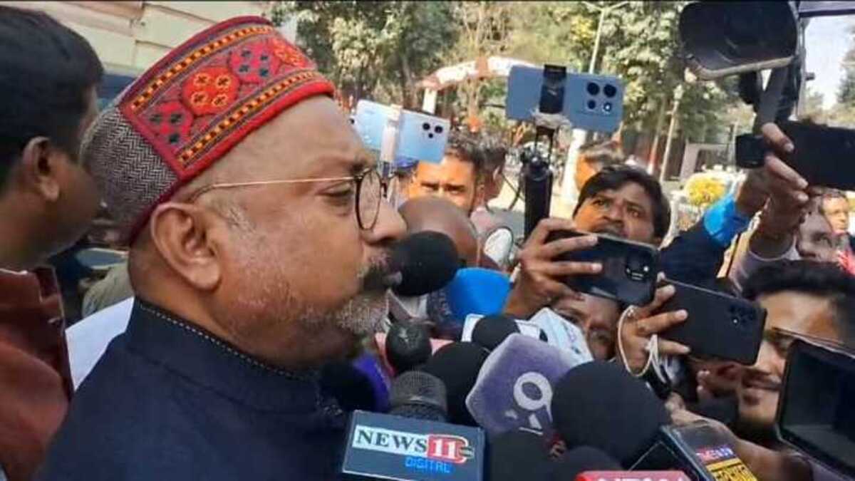 ​बिहार सदन में संग्राम, उंगली दिखाने पर भड़के अशोक चौधरी, सुनील सिंह से हुई जुबानी जंग, मार्शल ने विपक्षी सदस्यों को सदन से निकाला