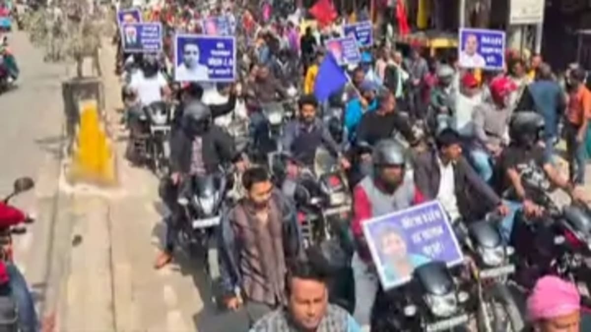 बेगूसराय में UGC एक्ट 2026 के समर्थन में रैली, राष्ट्रपति के नाम DM को सौंपा ज्ञापन