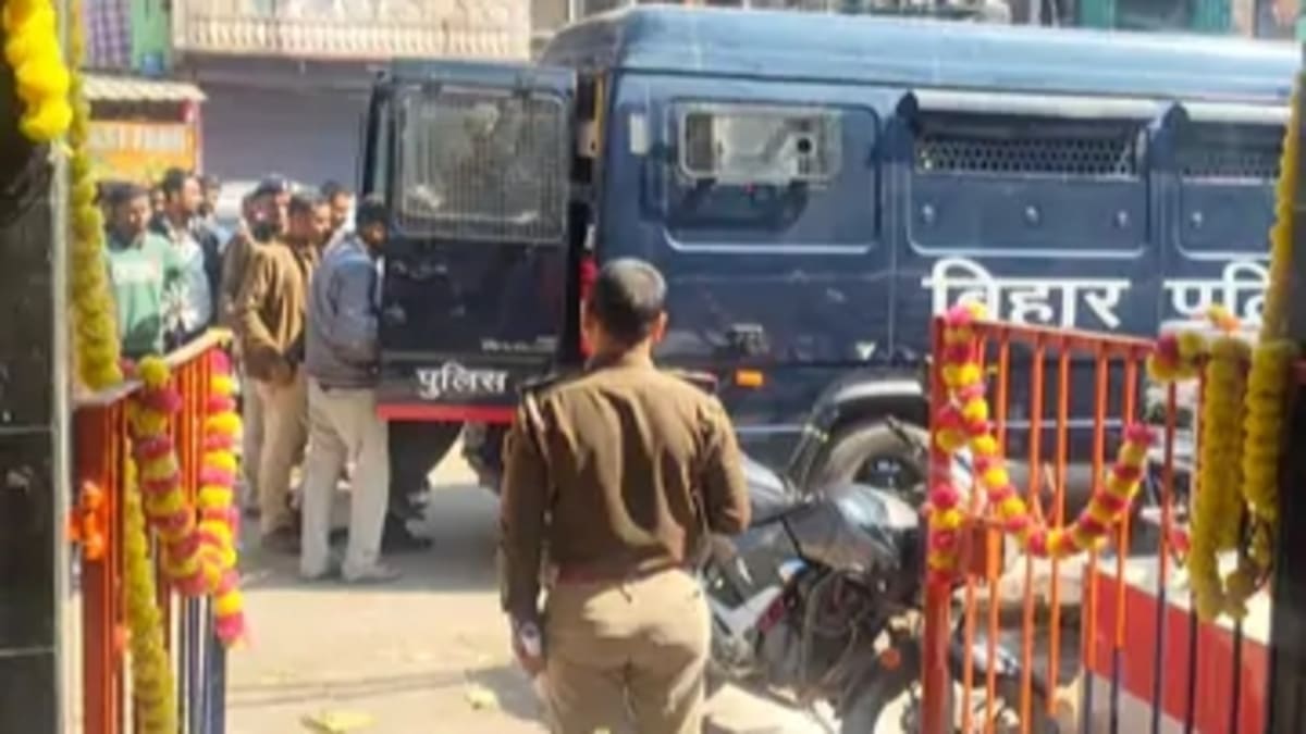 फ्लैट में बंधक बनाकर जमीन लिखवाने की कोशिश, शराब और हवाला कारोबार के बड़े गिरोह का पर्दाफाश