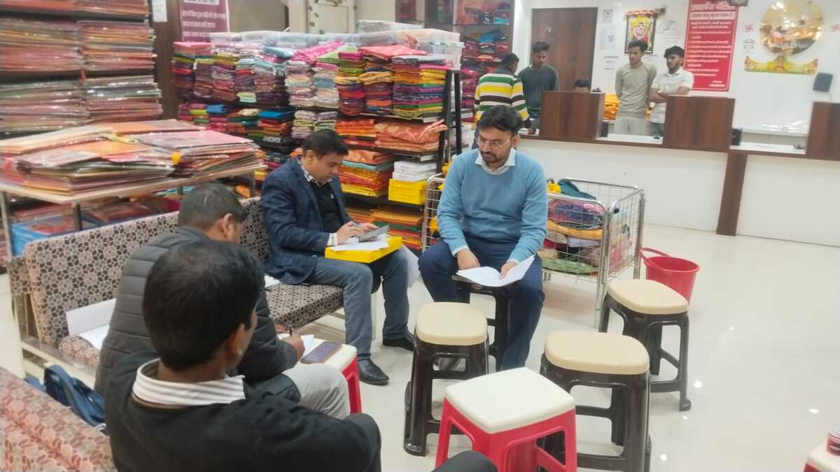 ​बिहार के लल्लू भाई मॉल पर GST का बड़ा एक्शन, आरा, भभुआ और औरंगाबाद समेत 4 ठिकानों पर एक साथ छापेमारी, टैक्स चोरी का खुलासा