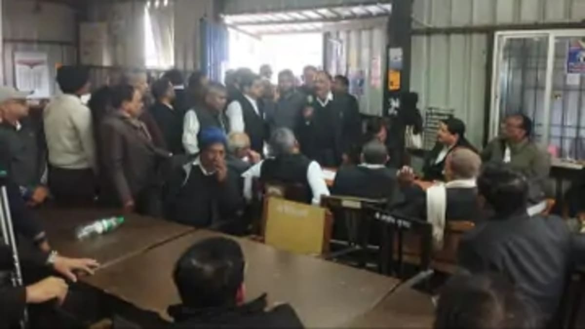 ​पटना में महिला वकील की संदिग्ध मौत, झुलसी अवस्था में मिला शव, न्याय की मांग को लेकर वकीलों ने ठप किया काम