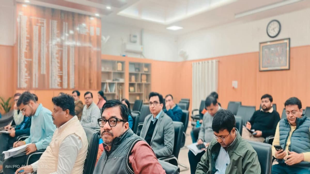 ​मुजफ्फरपुर में फार्मर रजिस्ट्री की रफ्तार तेज, लापरवाही पर 12 कर्मियों का वेतन बंद, DM ने दिया 3 दिन का अल्टीमेटम