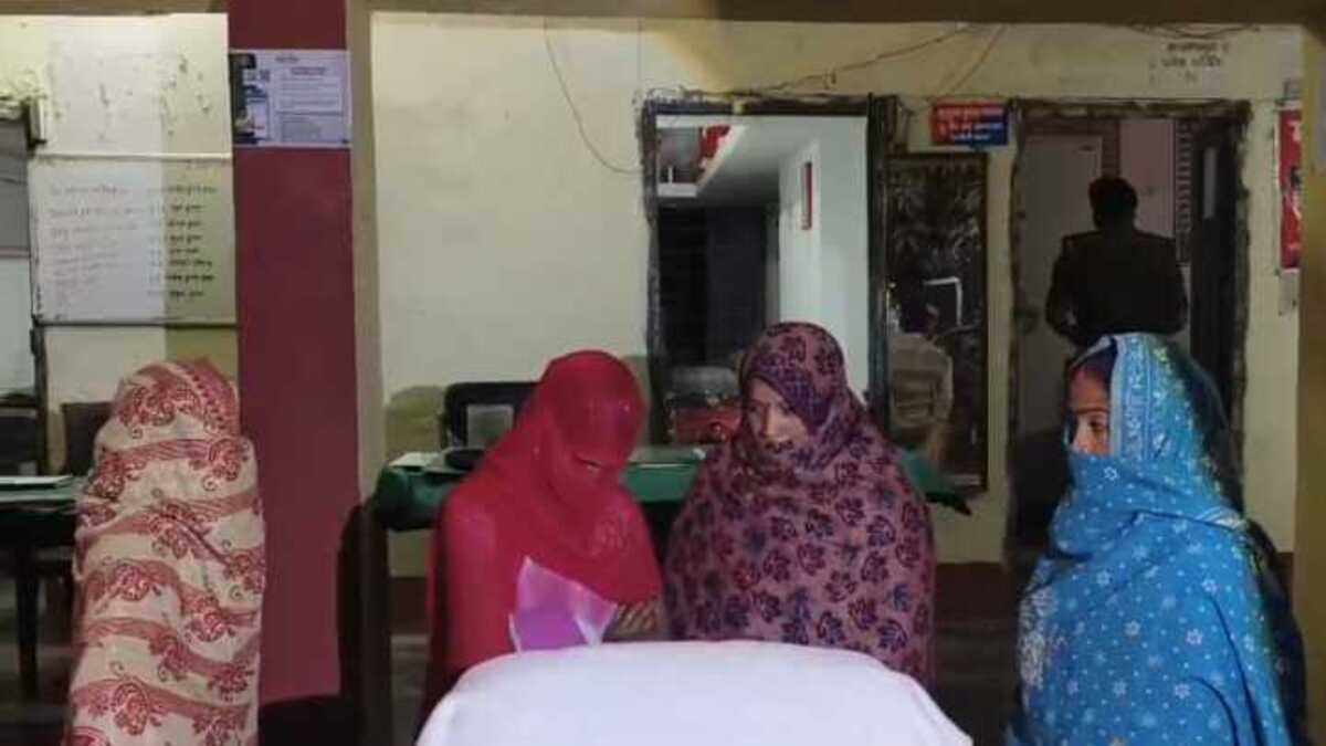 मोतिहारी में सेक्स रैकेट का पर्दाफाश, झोपड़ी में चल रहा था देह व्यापार, 4 महिलाओं समेत 6 गिरफ्तार