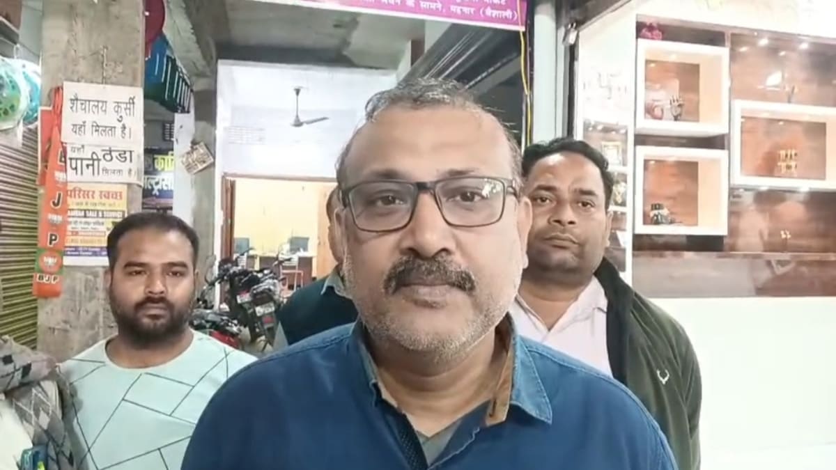 वैशाली में बेखौफ अपराधी, दवा दुकान में घुसकर हथियार के बल पर लूट, विरोध में पूरा बाजार बंद, गिरफ्तारी तक आंदोलन की चेतावनी