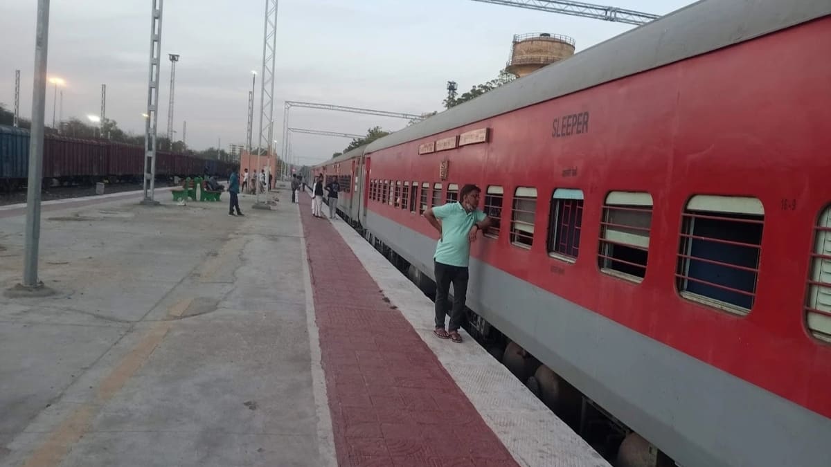 भगत की कोठी एक्सप्रेस में चोरी का खुलासा, पुलिस ने दो किशोरों को किया गिरफ्तार, मोबाइल और नकदी बरामद