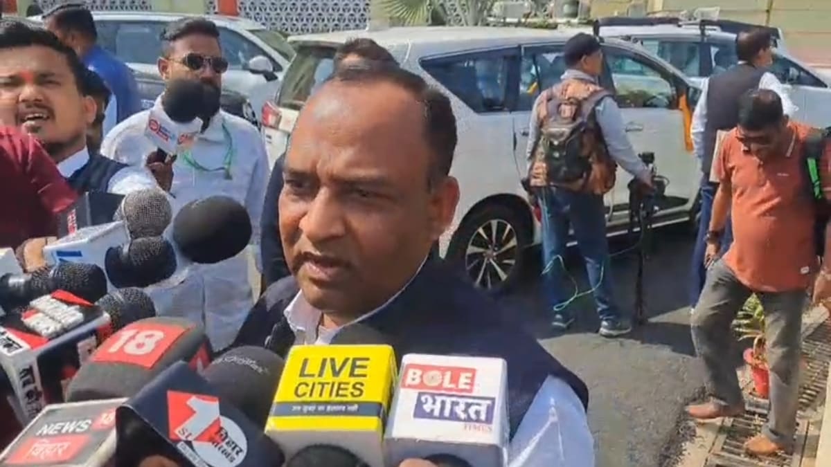 ​रामविलास पासवान पर सियासी संग्राम, राजद विधायक कुमार सर्वजीत की सफाई और चिराग को चुनौती