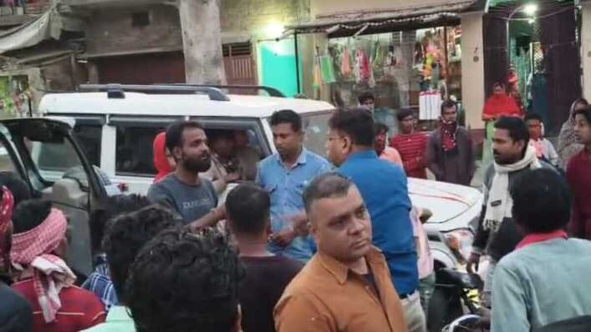 वैशाली में भीड़भाड़ वाले स्टेशन रोड पर नशेड़ी चालक ने मचाया उत्पात, महनार BDO ने तत्परता दिखा बचाई कई जानें