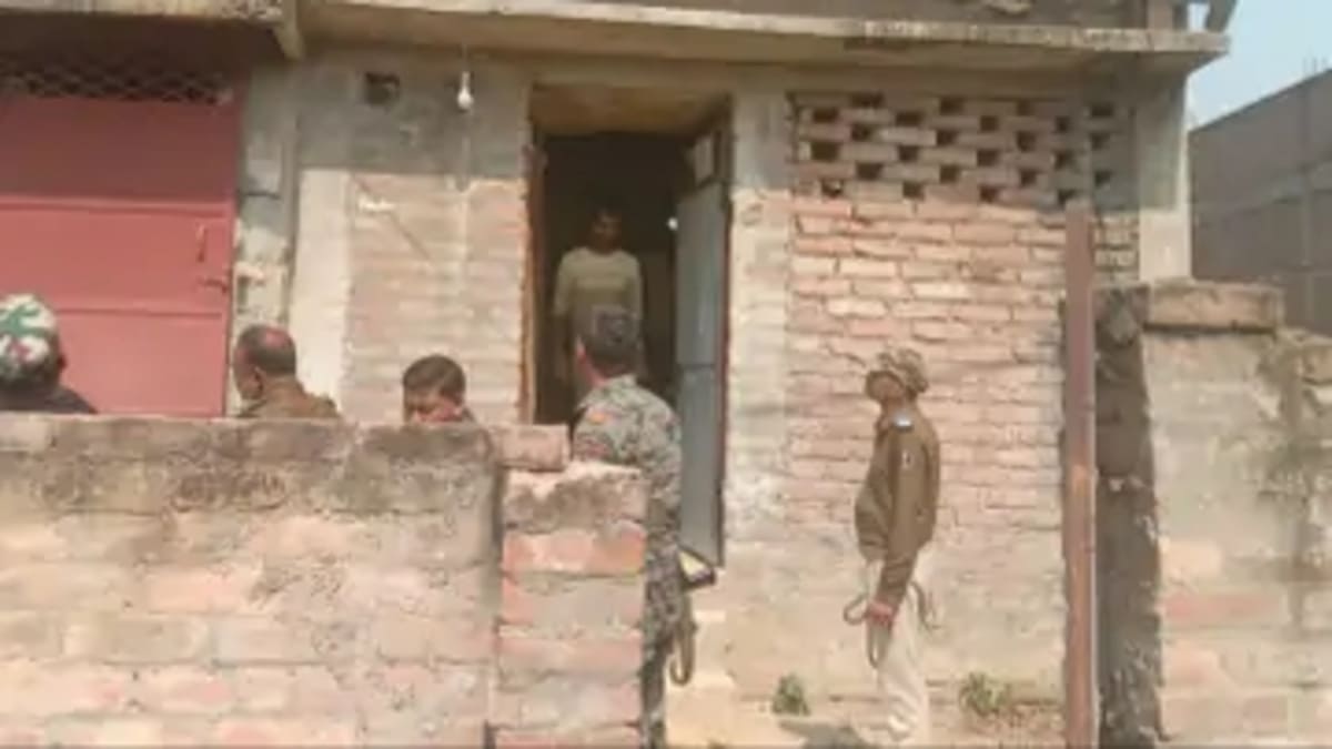 ​भागलपुर में हैंडलूम की आड़ में चल रही मिनी गन फैक्ट्री का पर्दाफाश, 5 गिरफ्तार