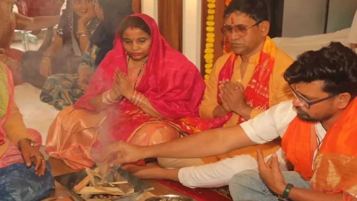 आम्रपाली संग जुड़ता था नाम, लेकिन पहली बार असली पत्नी के साथ दिखे निरहुआ, सामने आईं गृह प्रवेश की अनदेखी तस्वीरें