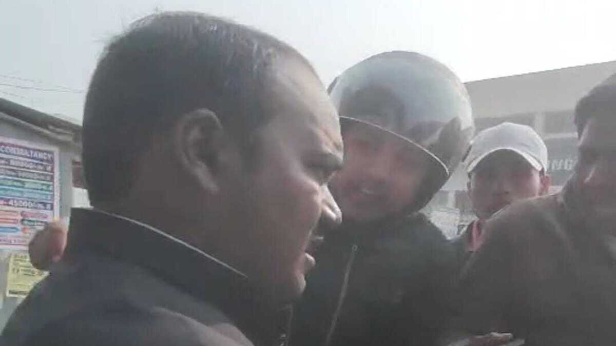 मोतिहारी में पिपरा परीक्षा केंद्र पर हंगामा, अभिभावकों के विरोध के बाद रफूचक्कर हुए शिक्षक