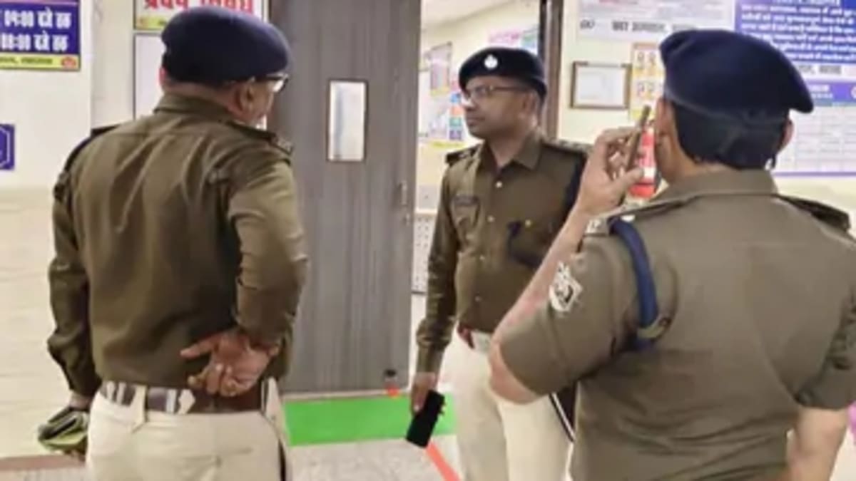 मासूम से दरिंदगी में सहरसा में ढाई साल की बच्ची के साथ पड़ोसी ने की हैवानियत, हालत नाजुक, आरोपी पड़ोसी गिरफ्तार