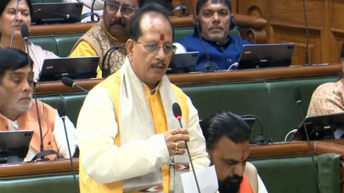 बिहार विधानसभा में कचरा प्रबंधन पर भिड़े BJP विधायक, विरोधियों के तंज पर विजय सिन्हा का अंगद अवतार, बोले- जब तक मंत्री रहूंगा, अपना काम करूंगा