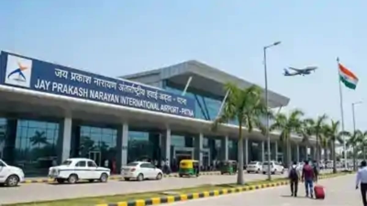 होली पर विदेशी हुआ बिहार का हवाई सफर, सिंगापुर जाने से महंगा पटना आना, फ्लाइट टिकटों ने तोड़ा रिकॉर्ड!