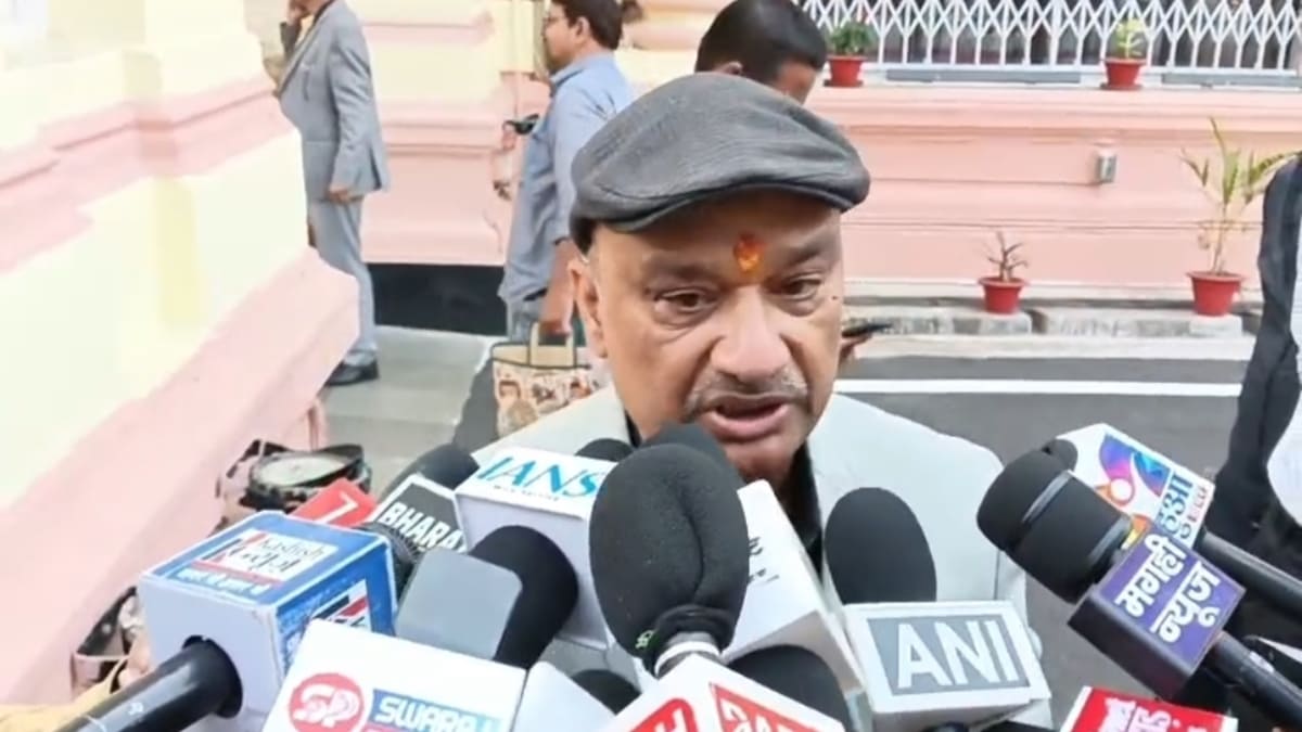 बिहार की सियासत में मानस पुत्र पर संग्राम, मंत्री अशोक चौधरी के बयान पर सुनील सिंह का पलटवार