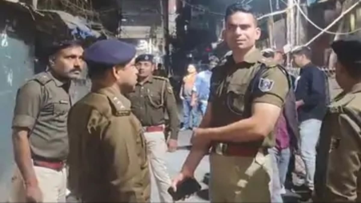 पटना के बाकरगंज में बवाल, मोबाइल दुकानदार और युवकों के बीच विवाद में फायरिंग, 2 खोखे बरामद