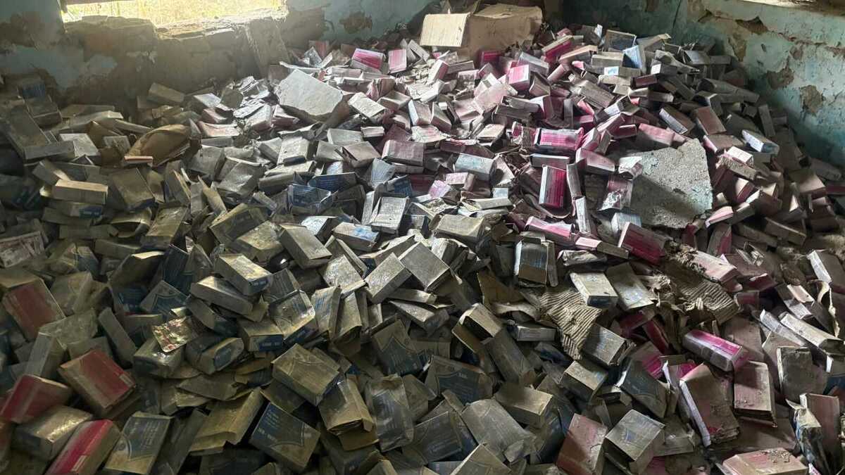 सीएचसी पताही में बड़ा खुलासा, प्रभारी के आवास से लाखों की एक्सपायर्ड दवाएं बरामद, व्यवस्था पर उठे सवाल