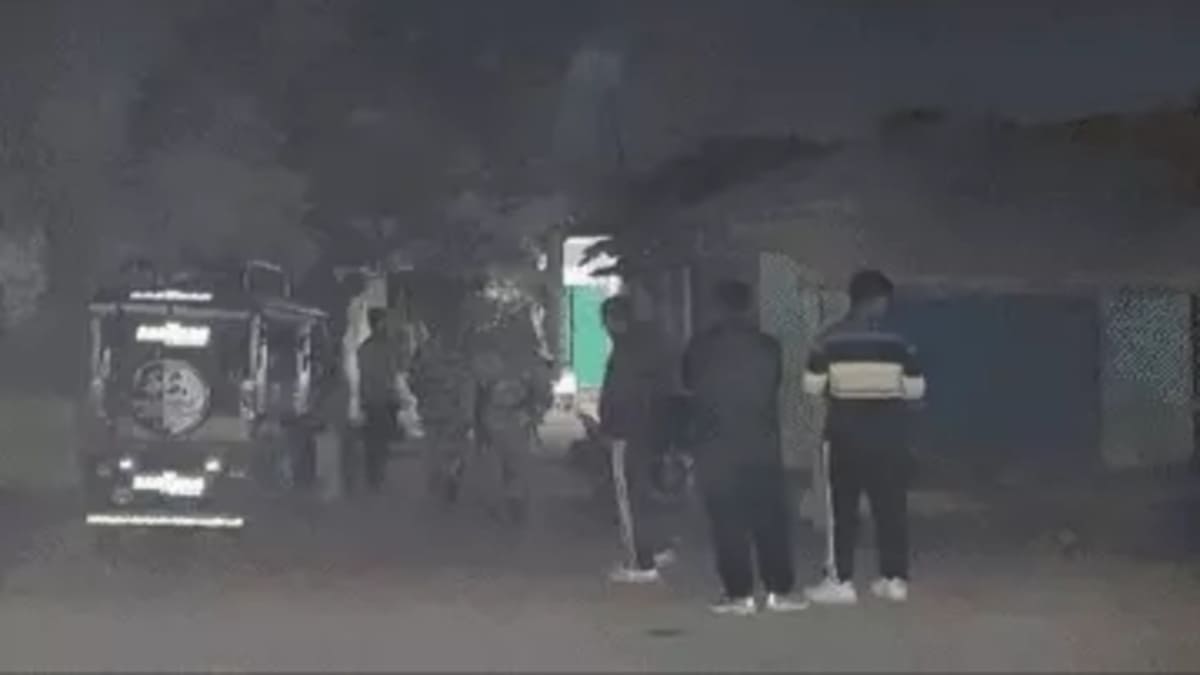 गयाजी में बवाल, फरार कातिल को बचाने के लिए STF पर हमला, 3 जवानों को लहूलुहान कर लूटे हथियार, 7 हिरासत में