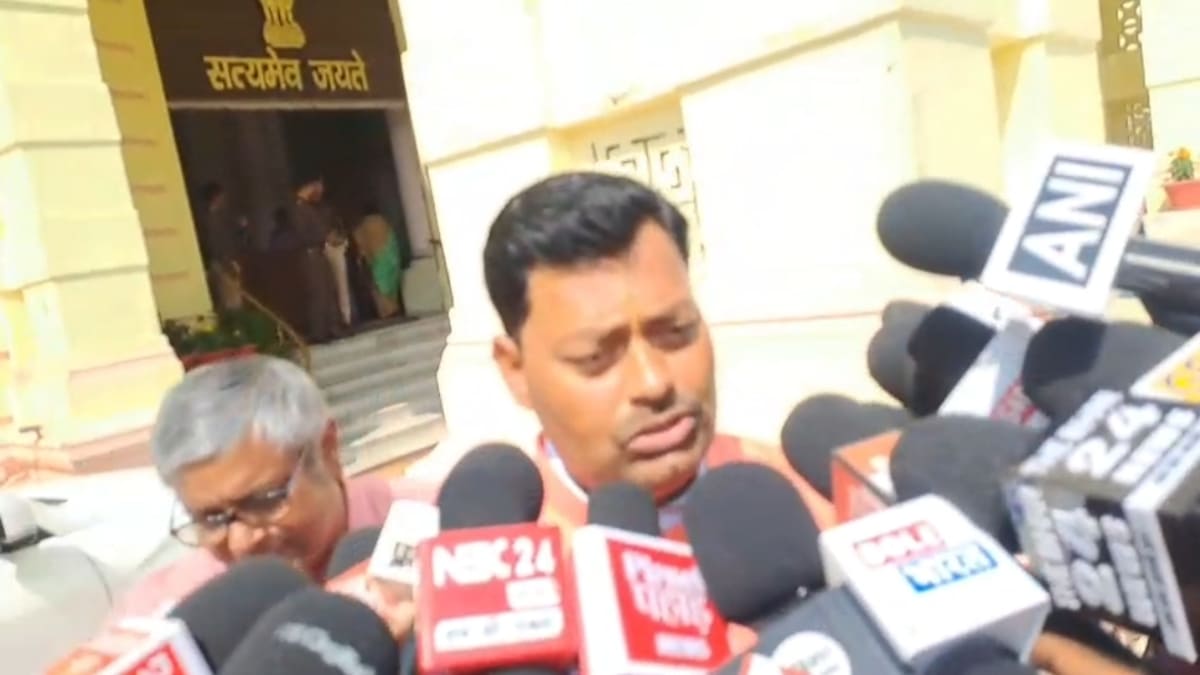 भाई बीरेंद्र के आरोपों पर बरसे मंत्री लखींद्र पासवान, विधायक गौतम कृष्ण ने शराबबंदी की पोल खोली