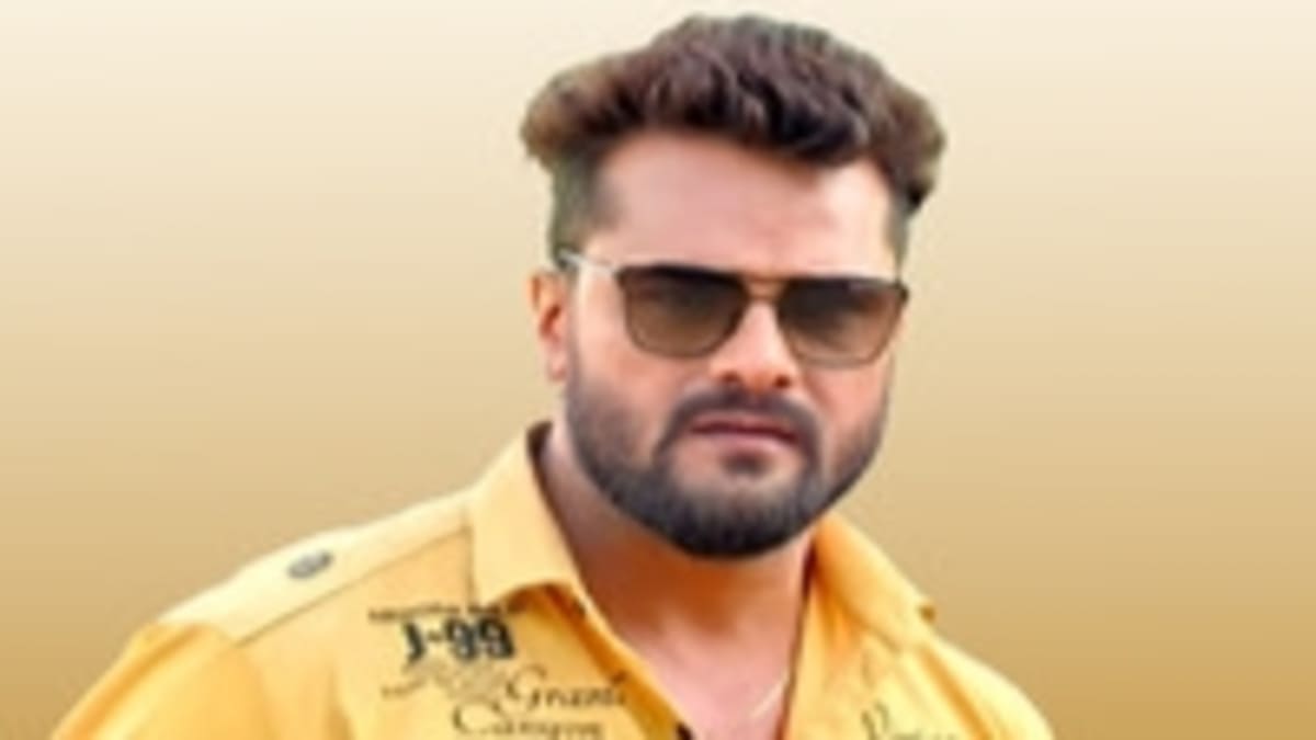 फिल्म इंडस्ट्री के दोहरे रवैये पर भड़के खेसारी, बोले- अगर पंडत पर आपत्ति तो यादव जी के नाम पर चुप्पी क्यों?