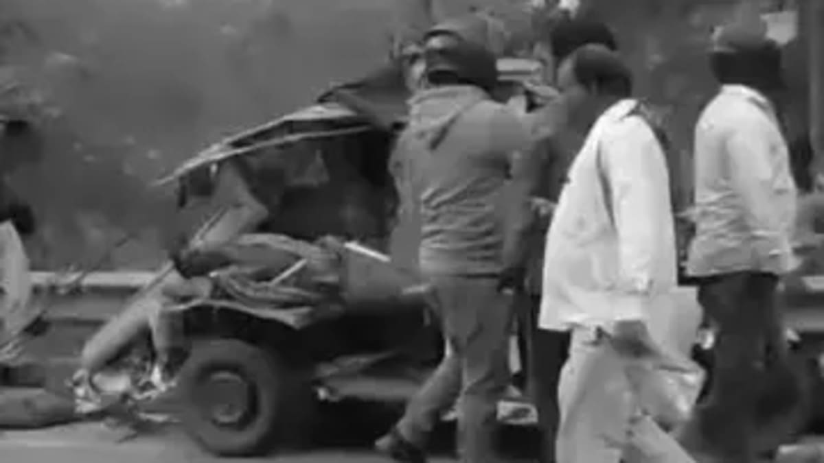 ​भागलपुर में भीषण सड़क हादसा, बस, पिकअप और ई-रिक्शा की टक्कर में पति-पत्नी समेत 4 की मौत