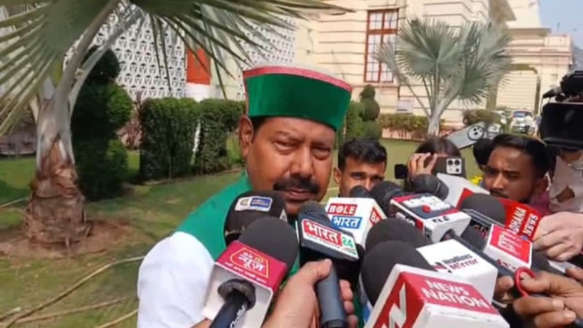 पटना लाठीचार्ज पर सियासत, भाई वीरेंद्र का चिराग पासवान पर तंज, कहा- विधानसभा में मुद्दा उठा तो खुली उनकी नींद