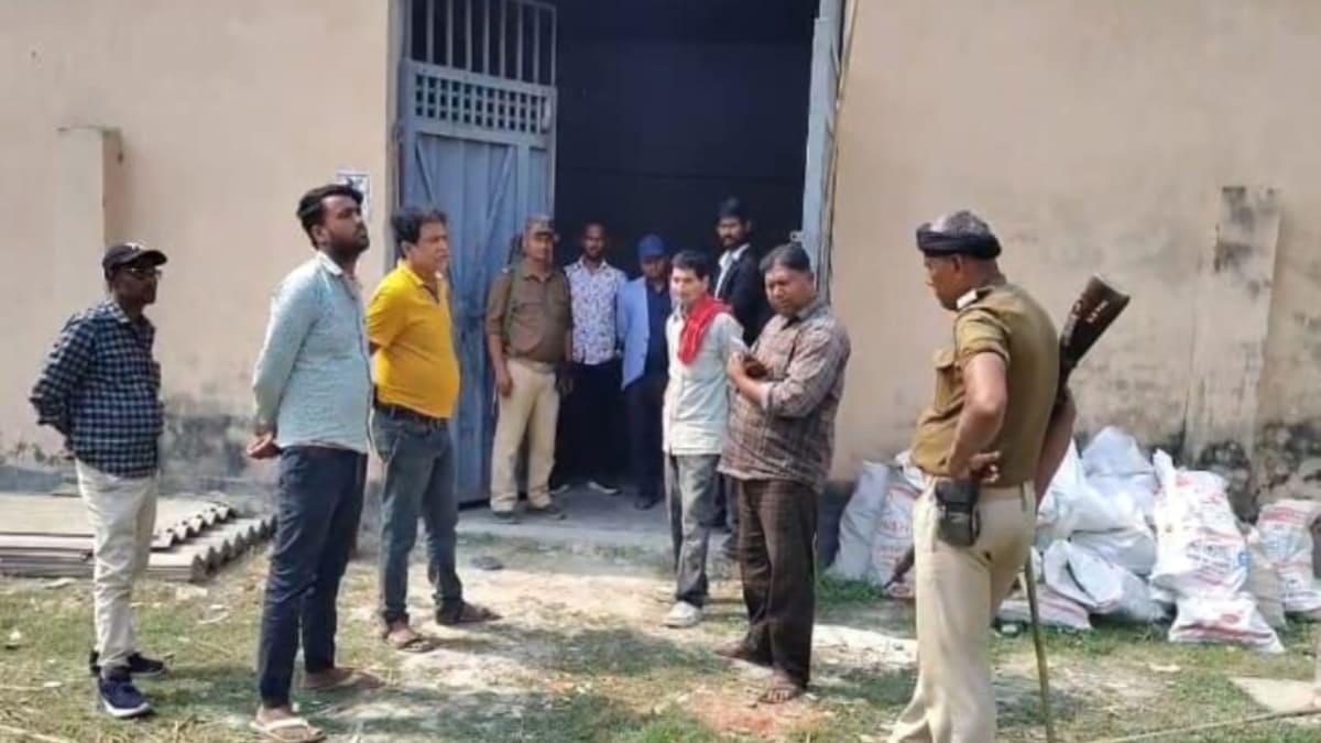 प्रशासन का बड़ा एक्शन, सहरसा के इंडस्ट्रियल एरिया में कोसी इंटरप्राइजेज पर छापा, नामी कंपनी के नाम पर बन रहे थे नकली पाइप