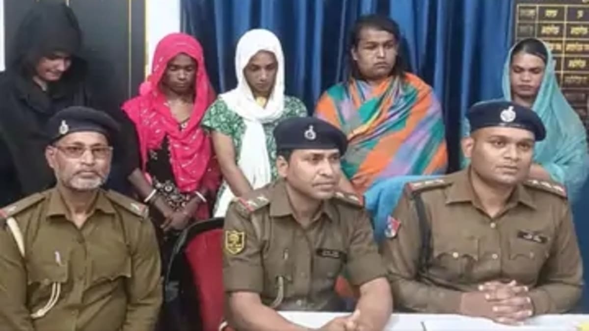 आरा स्टेशन पर किन्नरों का आतंक, पैसे न देने पर दो भाइयों को धारदार हथियार से रेता, 5 गिरफ्तार