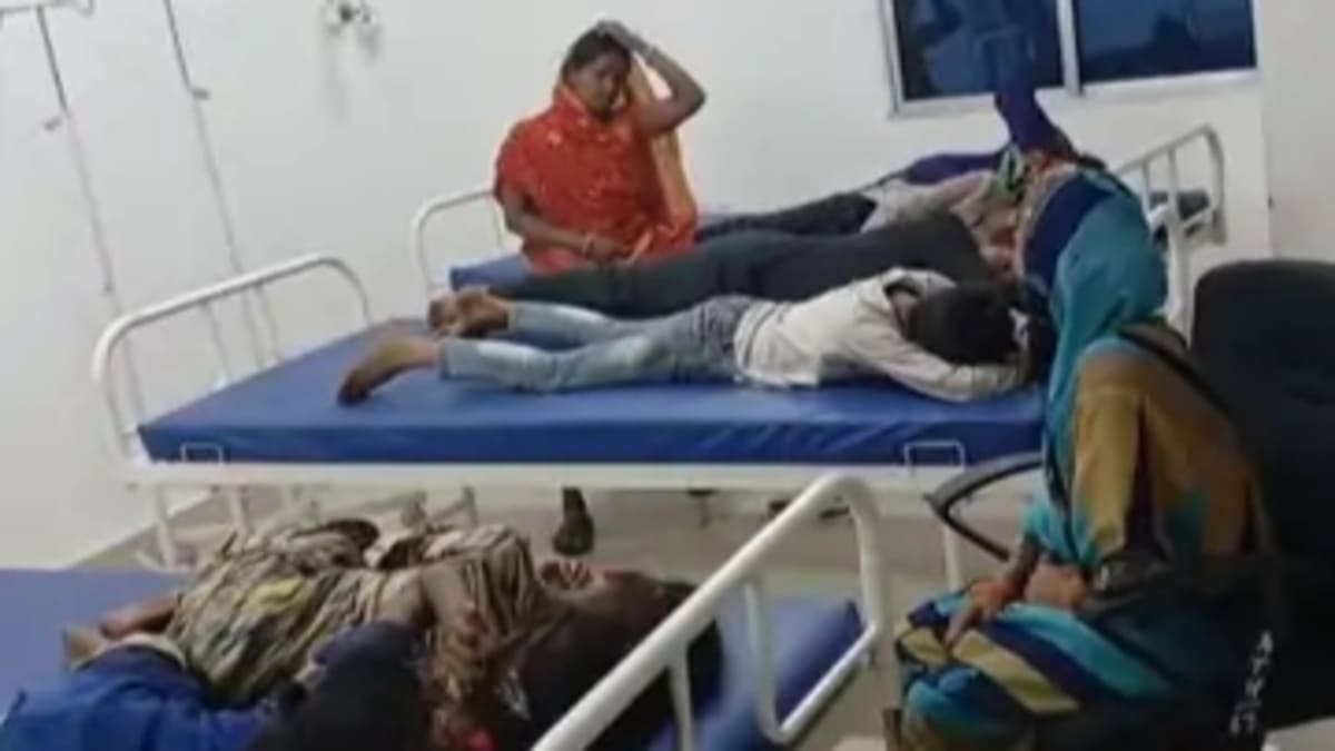 ​बाढ़ में फाइलेरिया की दवा खाते ही 35 बच्चों की बिगड़ी तबीयत, मची अफरा-तफरी, सभी अस्पताल में भर्ती