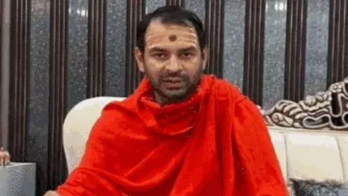 ​सियासत छोड़ भक्ति की राह, अब संत बने तेज प्रताप यादव, सोशल मीडिया पर वायरल हुआ नया अवतार, जानें क्या है पूरा मामला