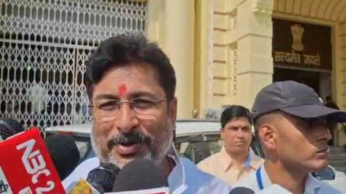 ​बिहार विधानसभा में शराब की डिलीवरी’ पर संग्राम, राजू तिवारी ने सुनील सिंह को दी जेल की चेतावनी, कहा- बेऊर जेल जाने को रहें तैयार